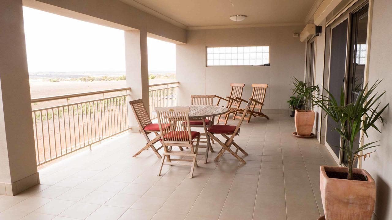 Rezare House Bed & Breakfast Валлару Экстерьер фото