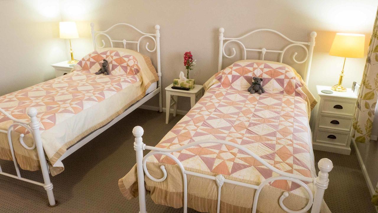 Rezare House Bed & Breakfast Валлару Экстерьер фото