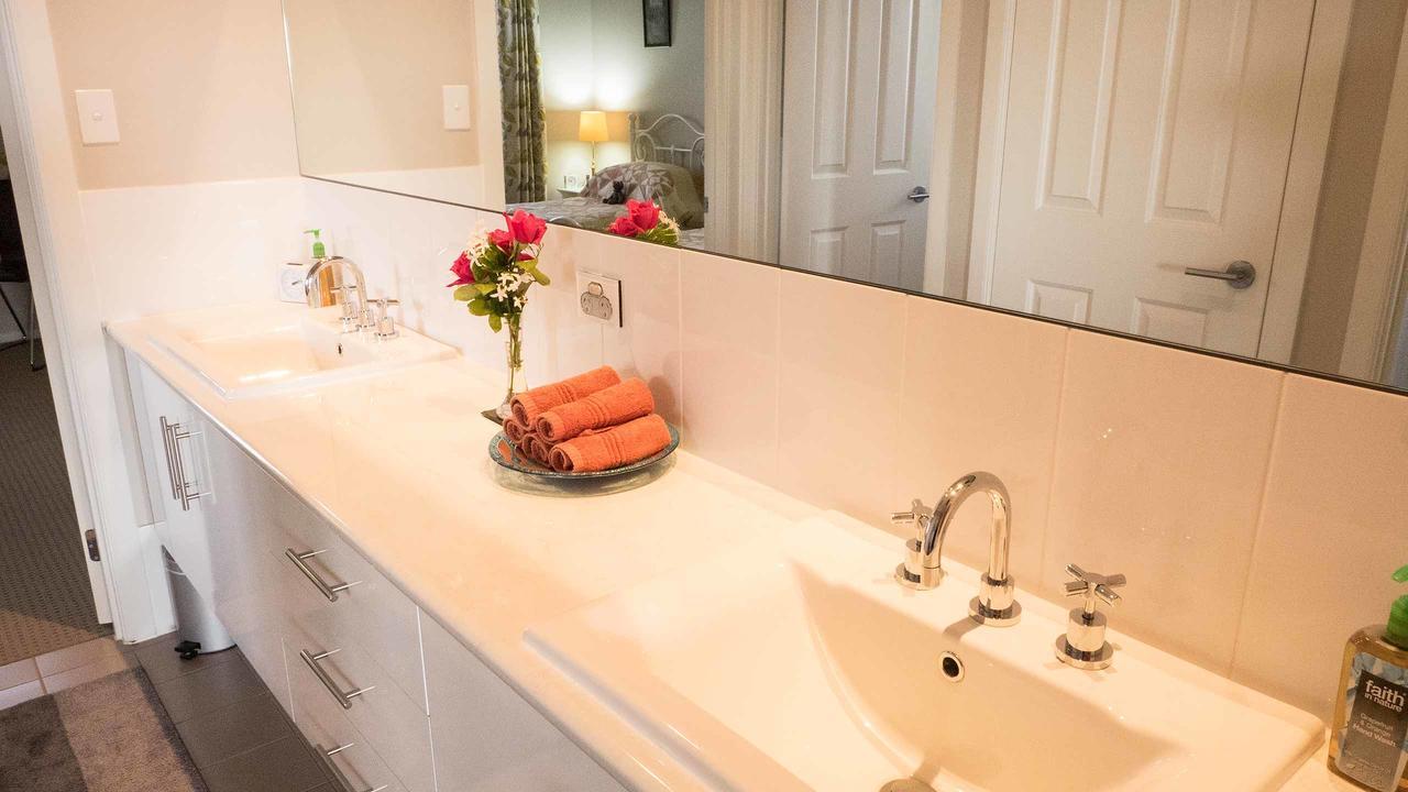 Rezare House Bed & Breakfast Валлару Экстерьер фото